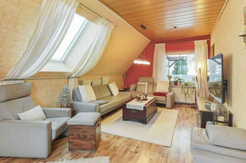 Wohnzimmer OG - 1 Zimmer Einfamilienhaus in Kurtscheid