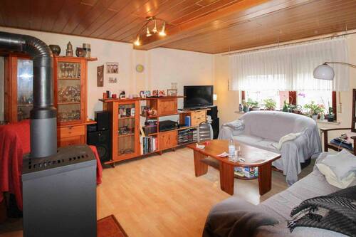 Wohnzimmer - 7 Zimmer Einfamilienhaus zum Kaufen in Dickenschied