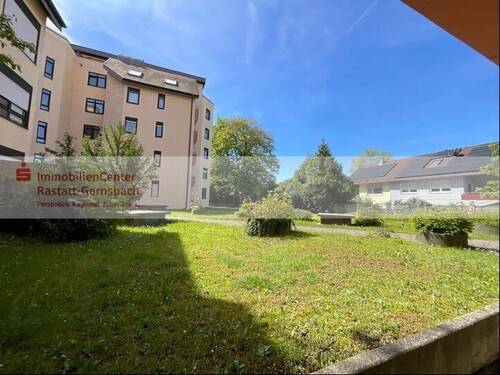 Innenhof mit Zugang zu den Häusern - 3 Zimmer Etagenwohnung in Rastatt