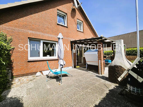 Rückansicht mit überdachter Terrasse - Einfamilienhaus mit 168,20 m² in Bockhorn zum Kaufen