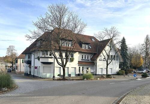 2. Außen.jpg - Schöne 2-Zi.-Wohnung in Riegel - 263.000,00&nbsp;EUR Kaufpreis, ca.&nbsp; 54,90&nbsp;m&sup2;&nbsp;Wohnfl&auml;che