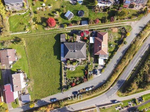 TRAUMLAGE MIT VIEL GRÜN - 