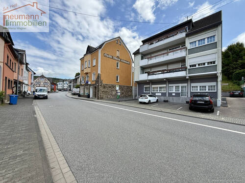 Außenansicht/ Parkplätze - 