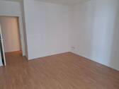 Blick in Wohnzimmer - Etagenwohnung mit 51,00 m² in Groitzsch zur Miete