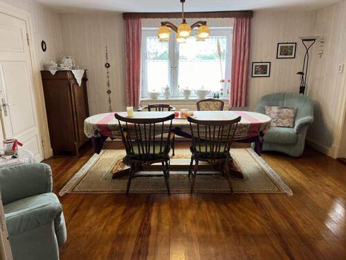 EG Esszimmer mit Echtholzdielen.JPG - Mehrfamilienhaus, Wohnhaus mit 239,00 m&sup2; in Fehmarn zum Kaufen