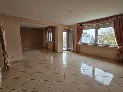 Wohn- /Esszimmer - MODERNISIERTE 2-3 ZIMMER-WOHNUNG MIT LOGGIA UND TAGESLICHTBAD IN ESSEN-FREISENBRUCH!!!