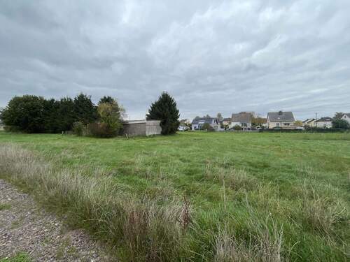 Straßenansicht rechts - Schönes Baugrundstück in Salmtal Neubaugebiet 'Auf Sand'