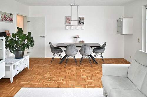 Wohnzimmer Blick auf Essber. - 