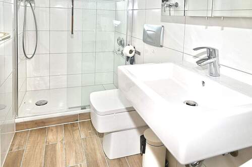 Zweites Badezimmer mit Dusche - 