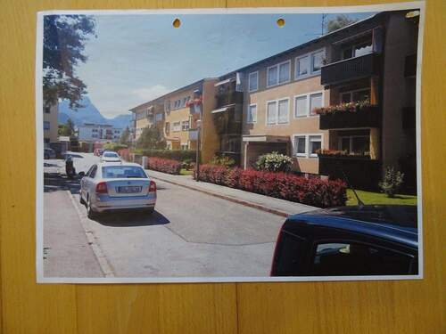 Zufahrtstr. mit Parken - 