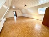 Wohn-/Essbereich - KL-Altstadt - Renovierte 2-Zimmer-Dachgeschosswohnung in zentral gelegenem Altbau