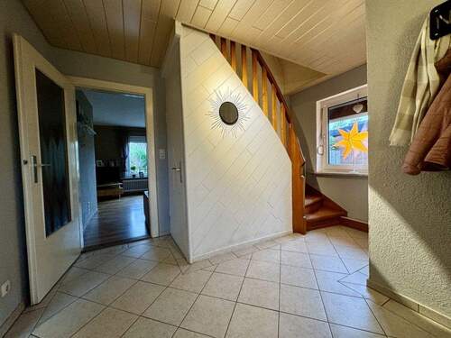 Flur Erdgeschoss - 5 Zimmer Einfamilienhaus zum Kaufen in Brunsbüttel