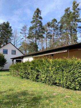 Seitenansicht - 4 Zimmer Einfamilienhaus zum Kaufen in Schwarzenbruck