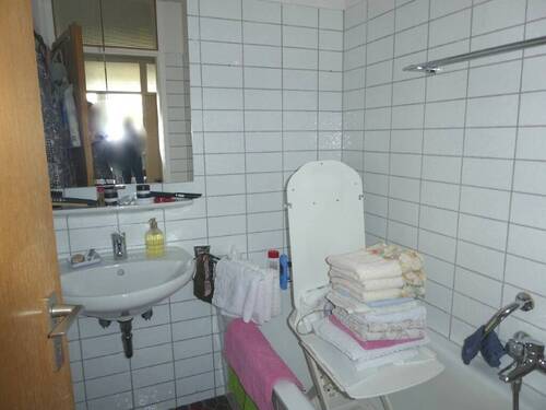 Bad mit Wanne - 