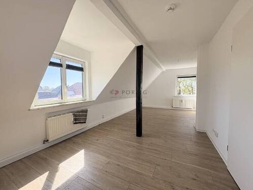 Wohnzimmer - Top Dachgeschoss Wohnung mit 4 Zimmern!!