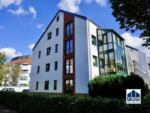 Giebelseite - Ruhige Maisonette-Wohnung mit Loggia und Blick ins Grüne.