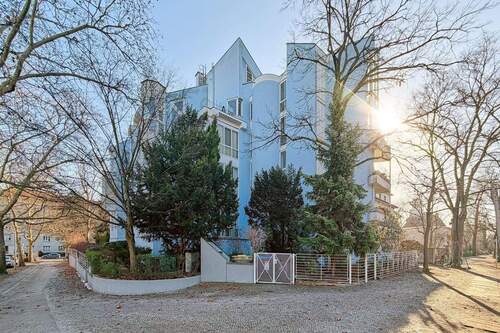 Hausansicht - Moderne Wohnung mit Gartenparadies & Tiefgarage