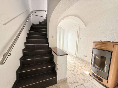 Eingangsbereich - 7 Zimmer Mehrfamilienhaus, Wohnhaus zum Kaufen in Floß