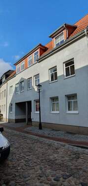 Hausansicht (2).jpg - helle 2-Zimmer-Etagen-Wohnung im Stadtkern von Waren (Müritz)