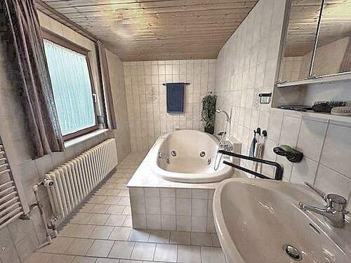 Tageslichtbad mit Whirlpool - 