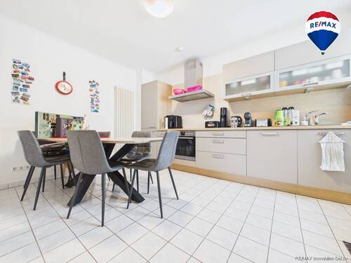 REMAX Immobilien DeLux Eigentumswohnung Küche Schwalbach Mark Borowicz - Etagenwohnung mit 84,00 m&sup2; in Schwalbach zum Kaufen
