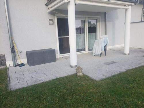 praktisch überdacht - Schön, hell, 2etagig: Mehr als eine 2-Zi-Whg., EG+UG, mit Terrasse, Garten, Garage ... Top Wohnlage!