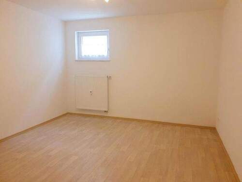 Raum 1: Nutzfläche, beheizbar, mit ca. 15 qm - 