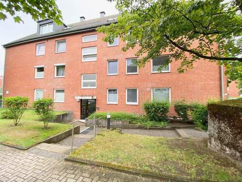 Hagen Held Immobilien - Hausansichten 1.jpeg - 2,5 Zimmer Eigentumswohnung, ca. 73,9qm Wohnfläche nebst Balkon, Kelleranteil und Stellplatz in guter Lage von Lübeck St. Lorenz Nord