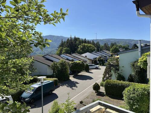 Blick zum Schauinsland von der Dachterrasse - Einfamilienhaus mit 138,00 m² in Horben zum Kaufen
