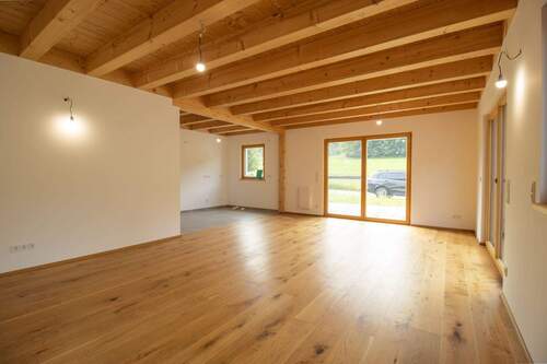 Wohnzimmer - 4 Zimmer Doppelhaushälfte in Jettenbach