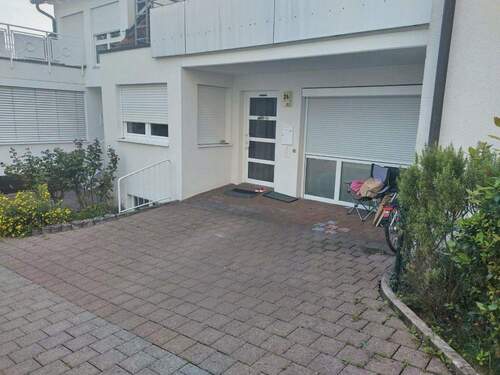 Eigener Eingang zur Wohnung - 4 Zimmer Etagenwohnung zum Kaufen in Stuttgart