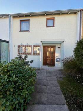 Eingang Haus - 4 Zimmer Mehrfamilienhaus, Wohnhaus in Friedrichshafen