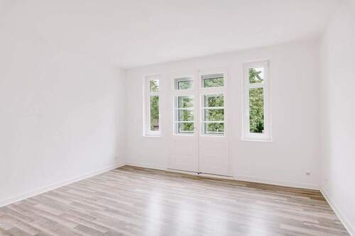 OG Wohnzimmer mit Balkon - 