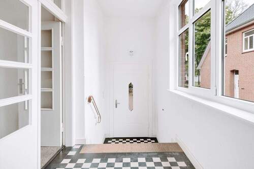 Entrée - Zweifamilienhaus mit Charakter - Vielfältige Nutzungsmöglichkeiten in zentraler Lage.