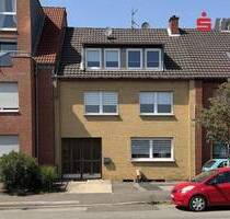 Sanierungsbedürftiges Einfamilienhaus mit sonnigem Grundstück in ruhiger Lage - Alsdorf