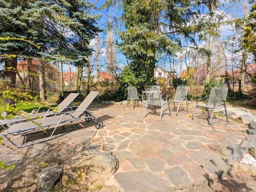 Große Terrasse im Garten - 