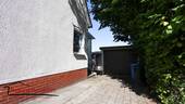 Auffahrt und Garage - 