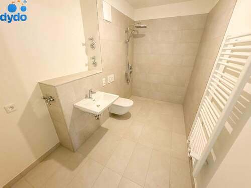 Badezimmer (2) - 2 Zimmer Etagenwohnung in Berlin