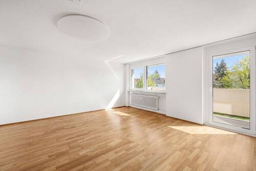 Wohnzimmer - 2 Zimmer Etagenwohnung zum Kaufen in München