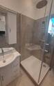 Bad mit Dusche.jpeg - 2 Zimmer Etagenwohnung in Nürnberg