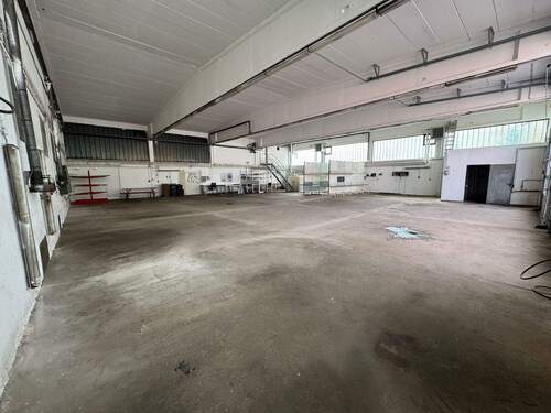 Werk & Lagerhalle - Lager- und Werkzeughalle Büroflächen mit 650 m², Parkplätze und Keller in sehr guter Lage und Anbindung zur Autobahn in Altenstadt WN zu vermieten