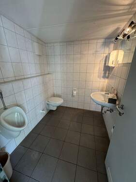 WC - Dusche - Halle in Altenstadt a.d.Waldnaab zur Miete