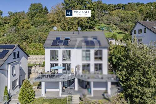 Titelbild - Lichtdurchflutete Doppelhaushälfte mit Garten und Panorama-Terrasse