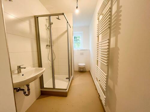 Tageslichtbad mit Dusche - 