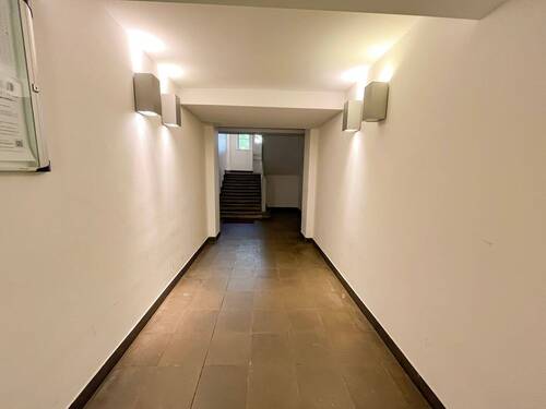 Treppenhaus - 2 Zimmer Etagenwohnung zur Miete in Leipzig