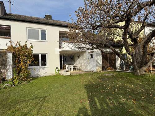 Süden - Kinderfreundliche DHH mit großem Garten und unterkellerter Doppelgarage in ruhiger Wohngegend