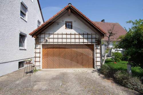 großzügige Garage - 6 Zimmer Doppelhaushälfte zum Kaufen in Ergolding