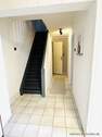 Flur mit Treppe - 