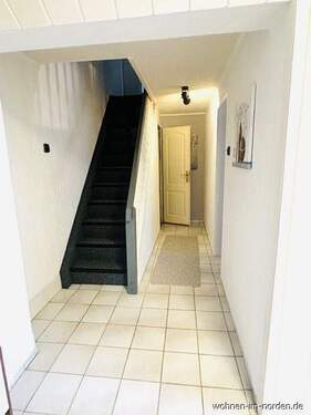 Flur mit Treppe - 