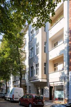 Fassade - INVEST in Neukölln: 3-Zi.-Altbauwohnung mit tollem Grundriss im angesagten Reuterkiez - vermietet!